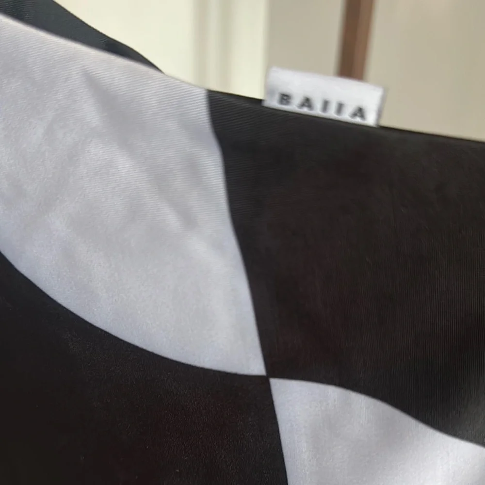 Stylish Black and White One-Shoulder Swim One Piece - Picture 6 of 7